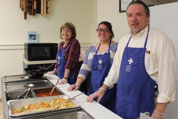 volunteer_serving_dinner